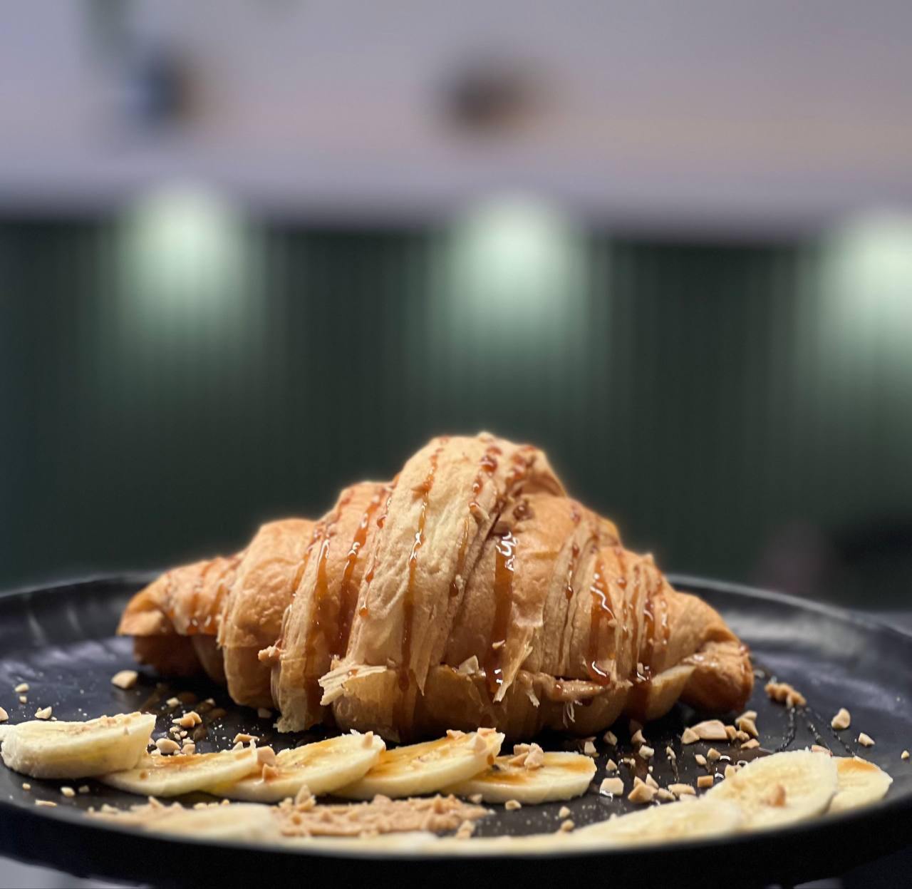 کروسان کره بادام زمینی و موز